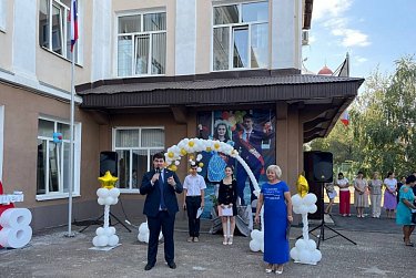 Депутаты Заксобрания пошли в школы